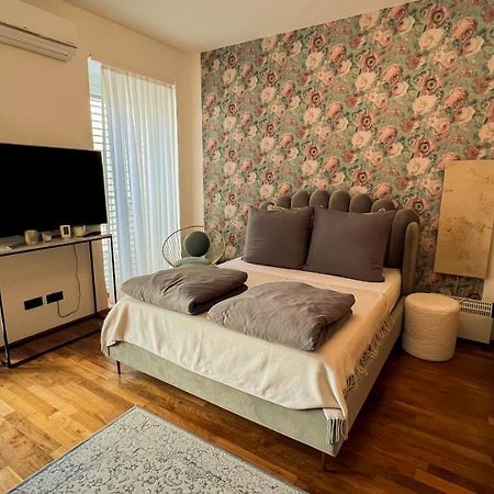 Triangle City Center Apartment Wina Bagian luar foto